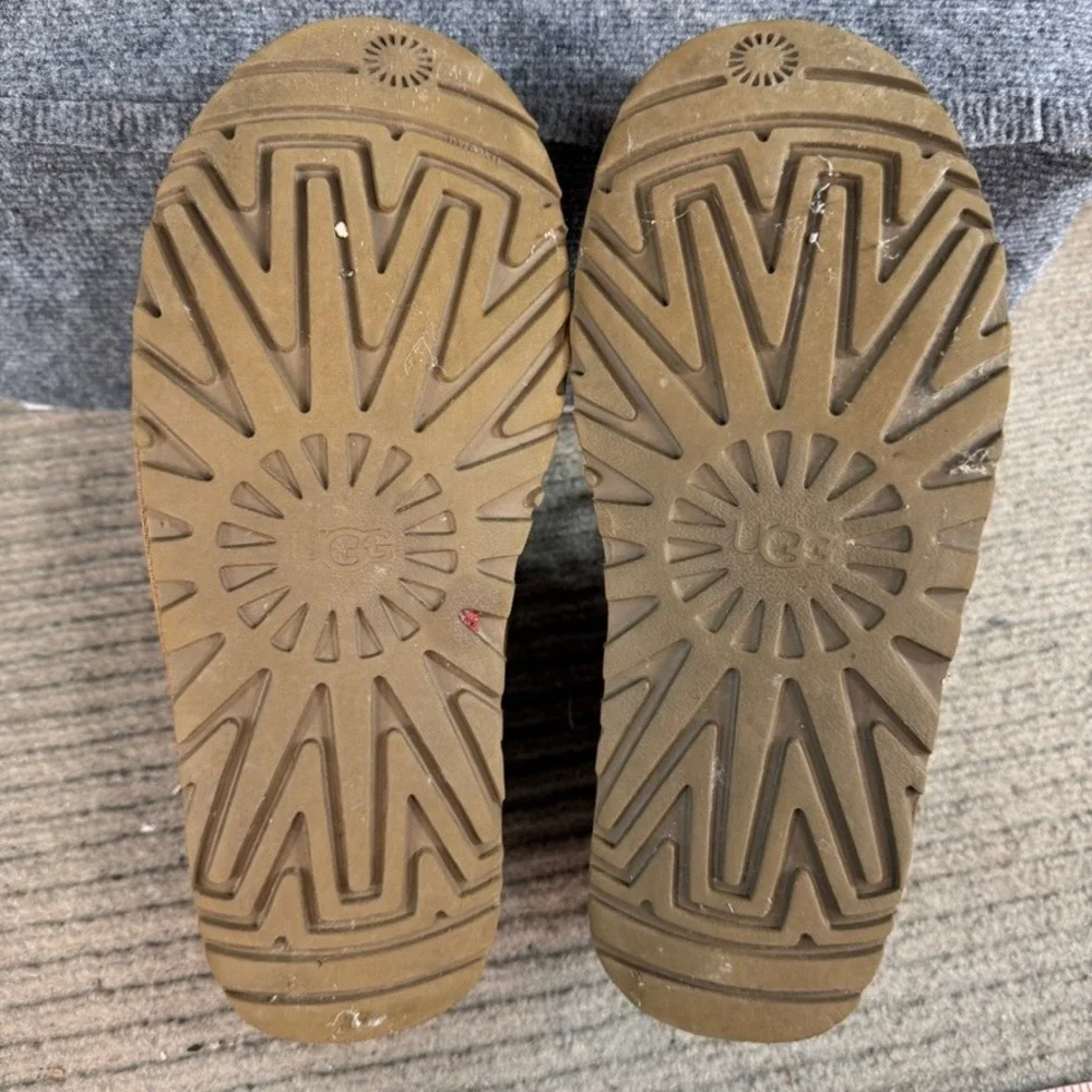 UGG pull lived by